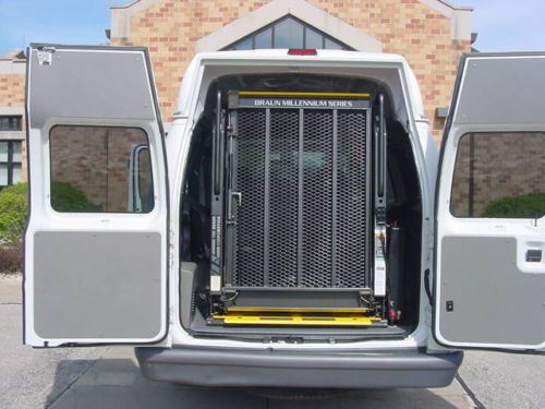 2006 ford e-250 extended high top wheelchair van  4.6l