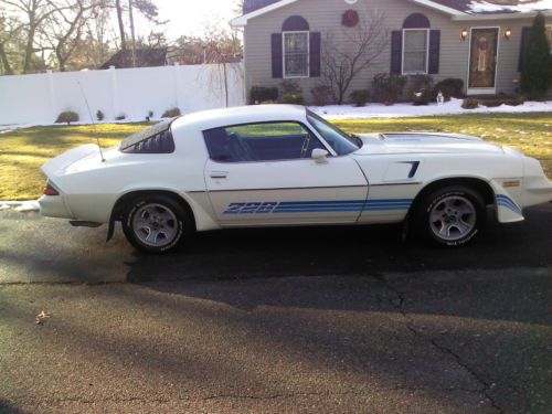 1981 Chevrolet Camaro Z28 Coupe 2-Door 5.7L, image 2