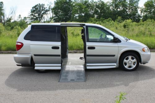 2006 dodge grand caravan side entry wheelchair accessible handicap van