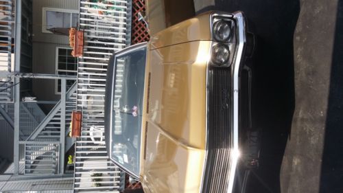 Color gold, good condition,twoo doors