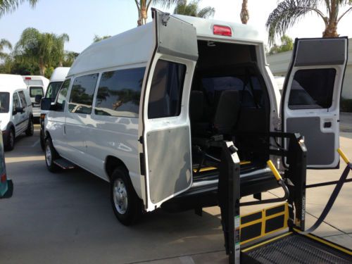 2009 ford e-150 mobility van with wheelchair lift