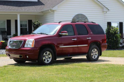 Fully loaded gmc yukon slt great condition