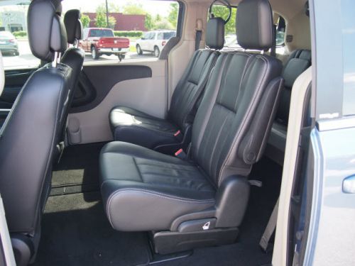 2012 chrysler town & country touring-l