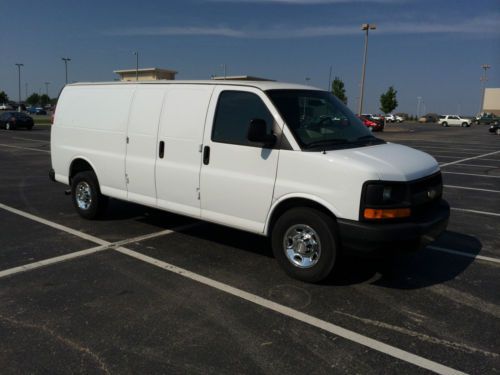 2011 chevrolet express 2500 base extended cargo van 3-door 4.8l