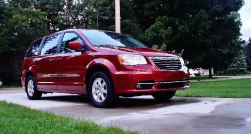 2011 chrysler town &amp; country touring 3.6l / no reserve