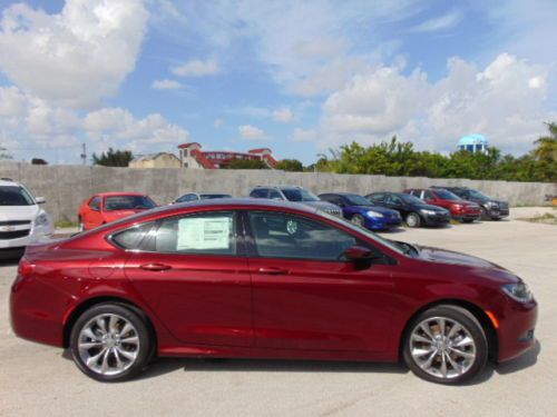 Brand new 205 chrysler 200 &#034;s&#034; preferred pkg - tigershark multi-air -