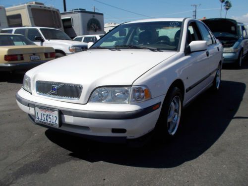 2000 volvo s40 base sedan 4-door 1.9l no reserve