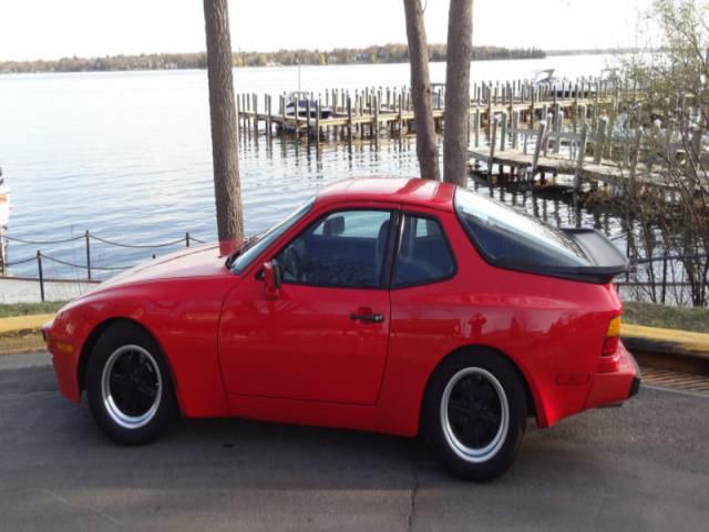 Porsche 944 base coupe 2-door