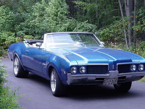 Hot blue1969 oldsmobile cutlass convertible 455 motor looks good fast