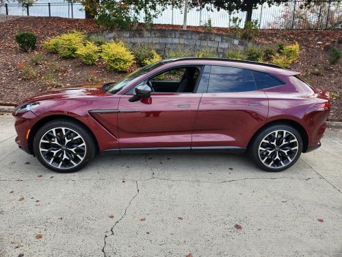 2021 aston martin dbx