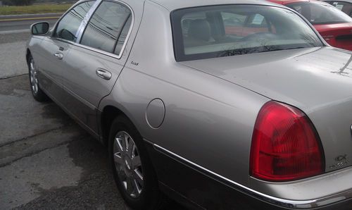 2004 lincoln town car ultimate sedan 4-door 4.6l