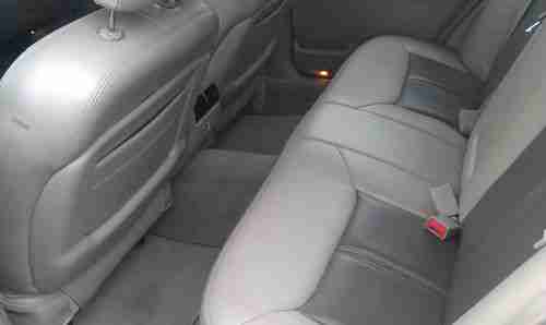 2004 Lincoln Town Car Ultimate Sedan 4-Door 4.6L, image 4