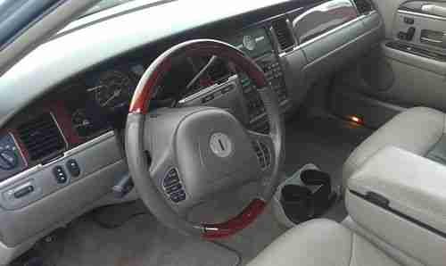 2004 Lincoln Town Car Ultimate Sedan 4-Door 4.6L, image 5