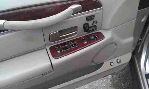 2004 Lincoln Town Car Ultimate Sedan 4-Door 4.6L, image 7