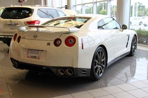 2014 nissan gtr premium white well equipped brand new 545hp nav paddle shift