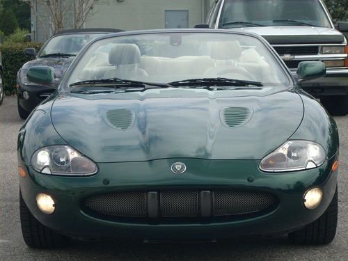 Xkr convertible,4.2l 6 speed,jaguar racing green/cashmere,low 32k miles,gorgeous