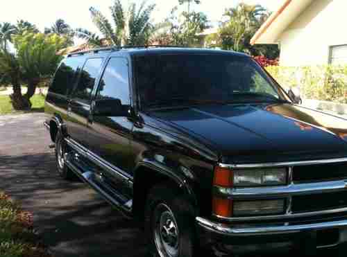 Chevrolet Suburban 2500