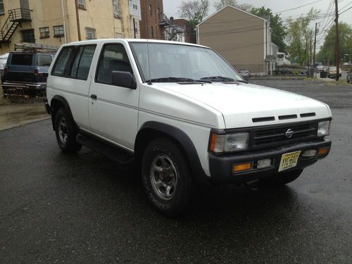 1995 nissan pathfinder 4-door ex-v6*very solid body*needs trans.*no reserve