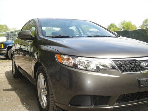 2012 kia forte ex..4-door ...salvage..flood..rebuildable..