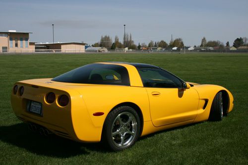 2003 chevrolet corvette base hatchback 2-door 5.7l