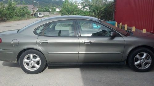 2004 ford taurus se sedan 4-door 3.0l