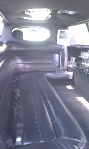2003 Lincoln Town Car Executive Limousine 4-Door 4.6L, image 2