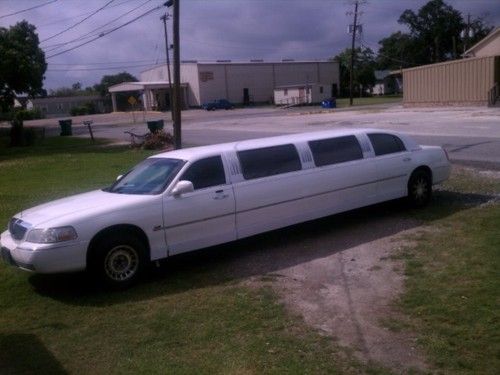 2003 Lincoln Town Car Executive Limousine 4-Door 4.6L, image 3