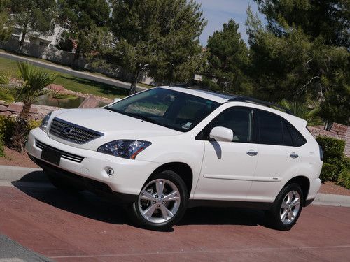 Low miles 43k, awd, pearl white, navigation, dvd changer, leather, rear cam