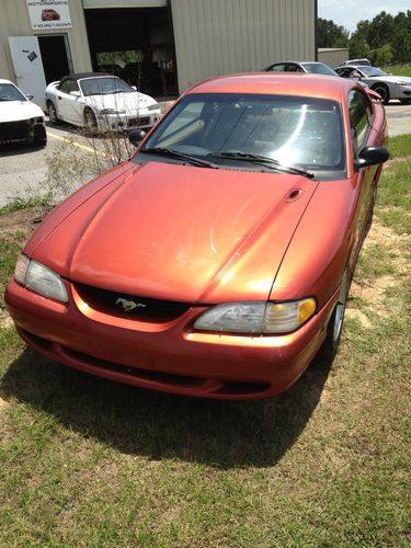 Nice 1997 ford mustang base coupe 2-door 3.8l 5 speed