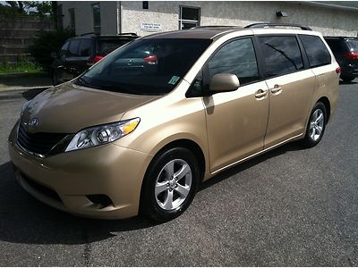 2011 toyota seinna 8 pass 2 power doors camera vluetooth 1 owner clean carfax!