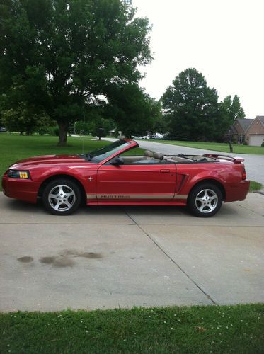 2002 ford mustang convertible 2-door 3.8l