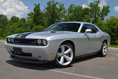 2010 dodge challenger srt8