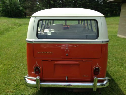 1965 VW Deluxe Sunroof Bus, image 2