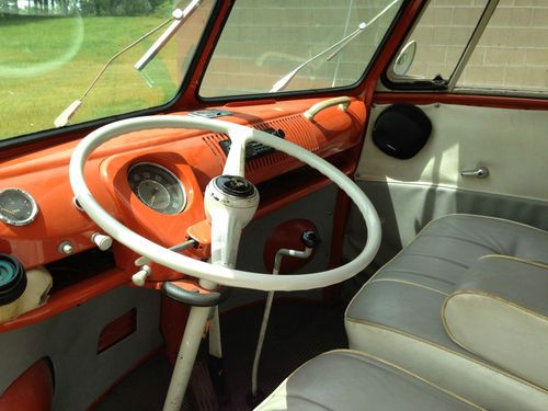 1965 VW Deluxe Sunroof Bus, image 5