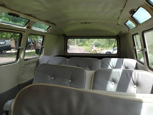 1965 VW Deluxe Sunroof Bus, image 6