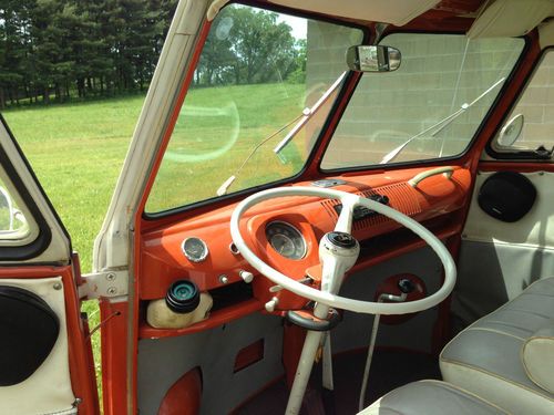 1965 VW Deluxe Sunroof Bus, image 7
