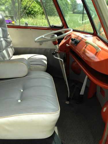 1965 VW Deluxe Sunroof Bus, image 21