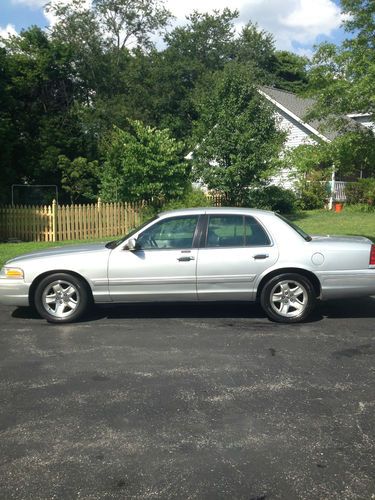 2002 ford crown victoria lx sedan 4-door 4.6l