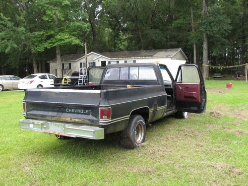 Chevy scottsdale 1984 pick up truck runs good but needs tlc.