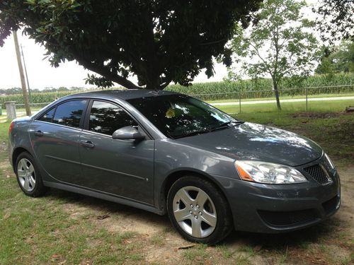 2009 pontiac g6 40,000 miles, grey with tinted windows, very sporty, very clean