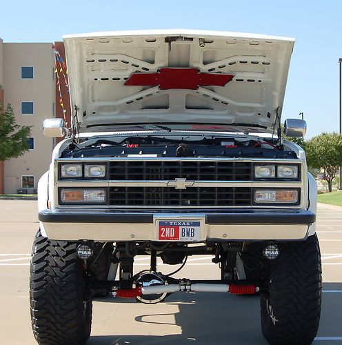 1991 chevrolet blazer k5 in beautiful condition, white w/ red int