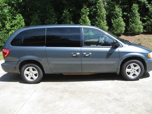 2007 grand caravan rear a/c power sliding door no reserve