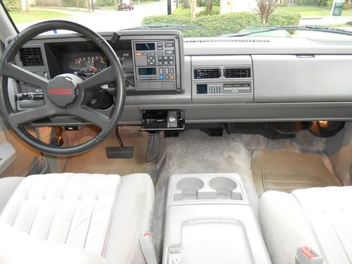 1994 Chevrolet C1500 Suburban Silverado Sport Utility 4-Door 5.7L one owner, image 15