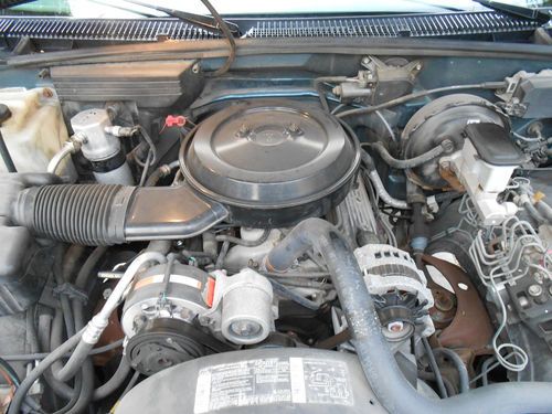 1994 Chevrolet C1500 Suburban Silverado Sport Utility 4-Door 5.7L one owner, image 23