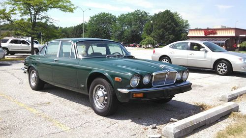 Classic jaguar xj12l with gm 350 engine