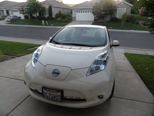 2011 nissan leaf sl hatchback 4-door -- el