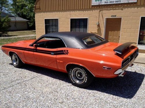 1971 dodge challrnger r/t clone  very nice car 5 speed less than 100 miles