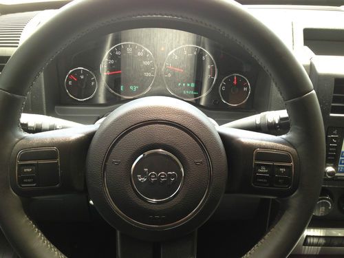 2012 Jeep Liberty Sport Sport Utility 4-Door 3.7L, image 4