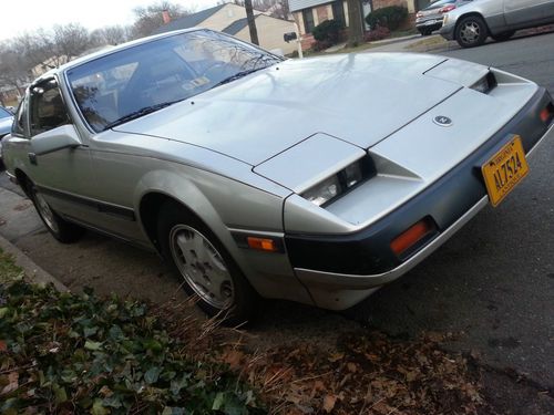 Nissan 300zx - anitique - 60k miles - t-top