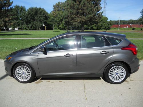 2012 ford focus titanium*low milage*no reserve*navi*camera*sunroof*htd*sync*lthr